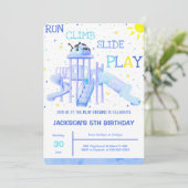 Invitation d'anniversaire de terrain de jeu (Debout devant)