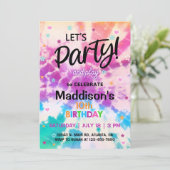 Invitation d'anniversaire de TieDye Girl. (Debout devant)