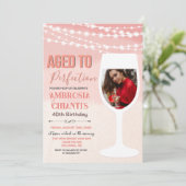 INVITATION D'ANNIVERSAIRE DE TOUT ÂGE - Vieilli à (Debout devant)