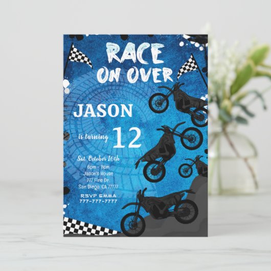 Invitation d'anniversaire de vélo bleu  (Debout devant)