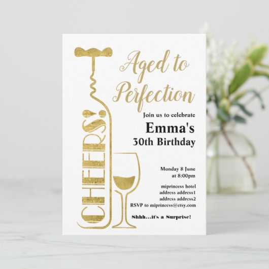 Invitation d'anniversaire de vin (Debout devant)