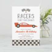 Invitation d'anniversaire de voiture de course (Debout devant)