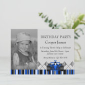 Invitation d'anniversaire de voiture de course ble (Debout devant)