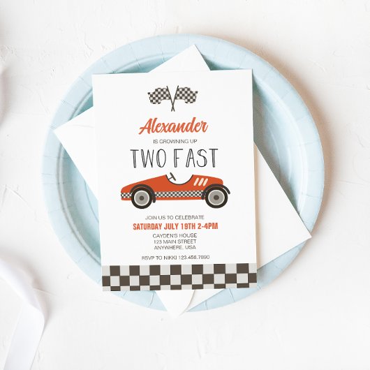 Invitation d'anniversaire de voiture de course rou