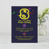 Invitation d'anniversaire des huit ans avec un Ens (Debout devant)