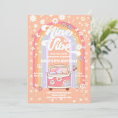 Invitation d'anniversaire des Rétro Hippies pour l (Debout devant)