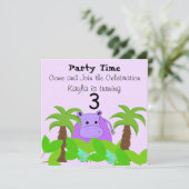 Invitation d'anniversaire d'hippopotame violet (Debout devant)