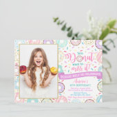 Invitation d'anniversaire Donut Party (Debout devant)