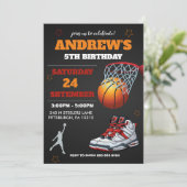 Invitation d'anniversaire du basket-ball orange no (Debout devant)