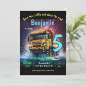 Invitation d'anniversaire du camion de constructio (Debout devant)