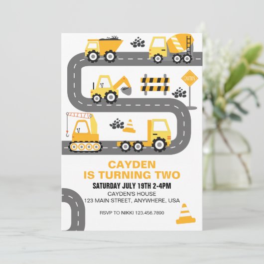 Invitation d'anniversaire du camion de constructio (Debout devant)