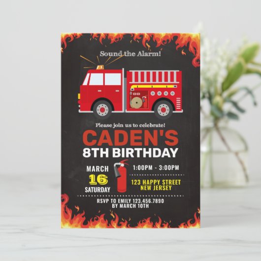 Invitation d'anniversaire du camion-feu (Debout devant)