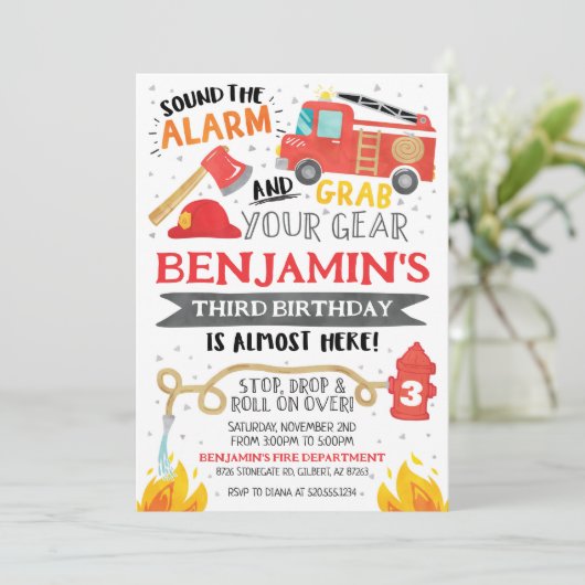 Invitation d'anniversaire du camion-feu (Debout devant)