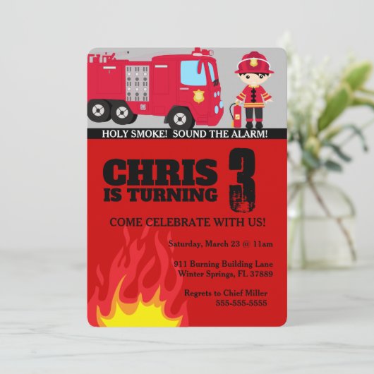 Invitation d'anniversaire du camion-feu (Debout devant)