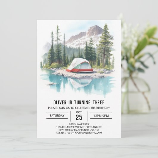 Invitation d'anniversaire du camping (Debout devant)