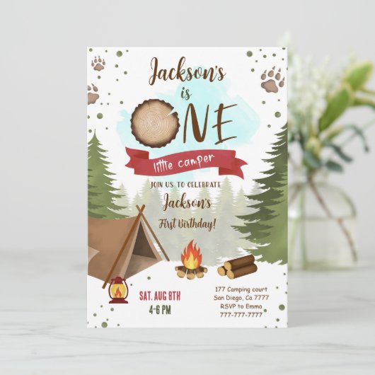 Invitation d'anniversaire du camping (Debout devant)