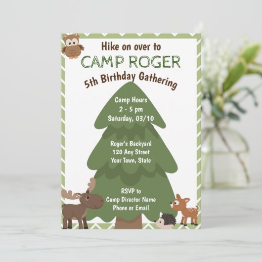 Invitation d'anniversaire du camping (Debout devant)