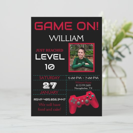 Invitation d'anniversaire du joueur (Debout devant)