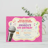 Invitation d'anniversaire du karaoké (Debout devant)