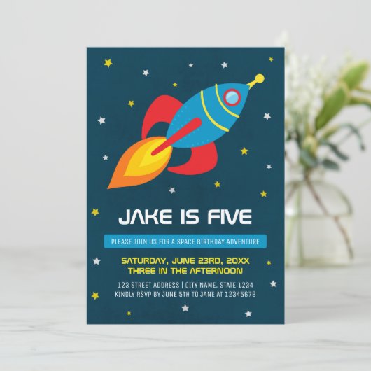 Invitation d'anniversaire du navire spatial (Debout devant)