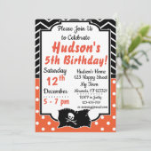 Invitation d'anniversaire du pirate (Debout devant)