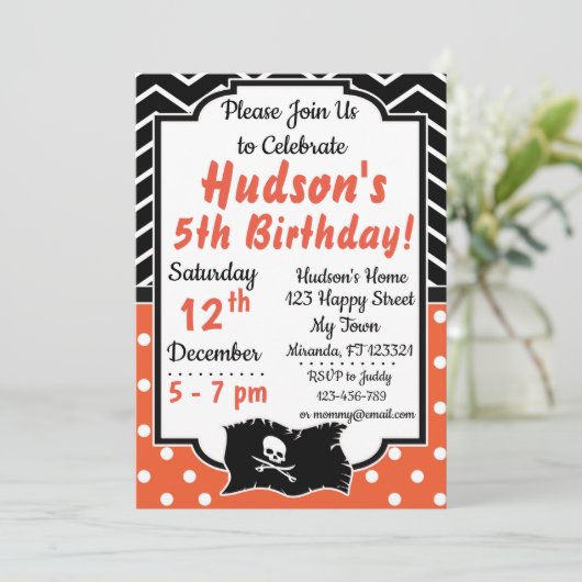 Invitation d'anniversaire du pirate (Debout devant)
