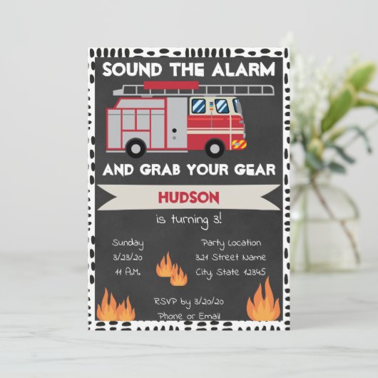 Invitation d'anniversaire du pompier (Debout devant)