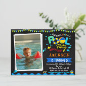 Invitation d'anniversaire du pool invitation de dé (Debout devant)
