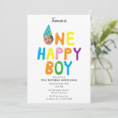 Invitation d'anniversaire d'un garçon heureux 1er  (Debout devant)