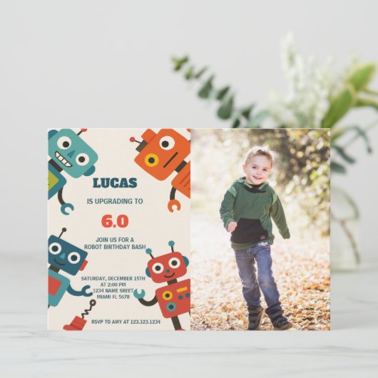 Invitation d'anniversaire d'un robot moderne avec (Debout devant)