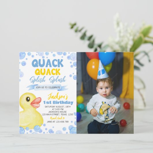 Invitation d'anniversaire en caoutchouc Ducky (Debout devant)