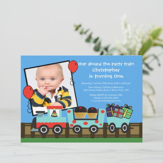 Invitation d'anniversaire en train de fête (Debout devant)