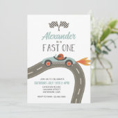Invitation d'anniversaire Fast One voiture de cour (Debout devant)