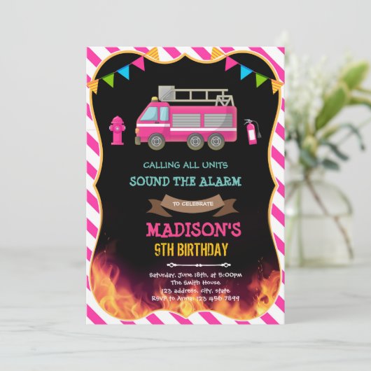 Invitation d'anniversaire fille camion de pompiers (Debout devant)
