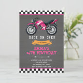 Invitation d'anniversaire fille moto rose (Debout devant)