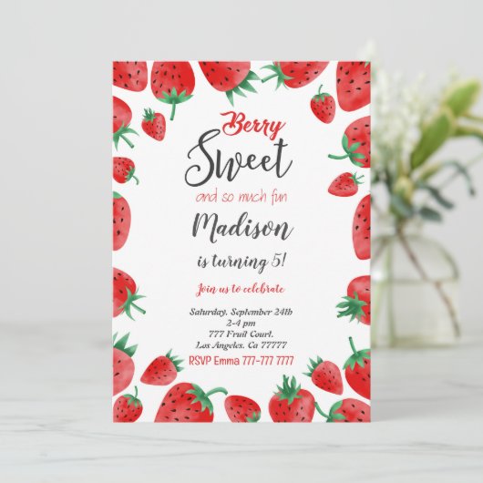 Invitation d'anniversaire fraise (Debout devant)