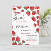 Invitation d'anniversaire fraise rouge (Debout devant)