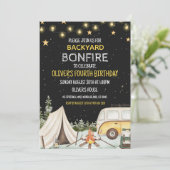 Invitation d'anniversaire garçon feu de camp arriè (Debout devant)