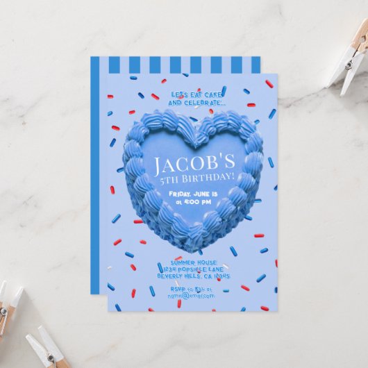 Invitation d'anniversaire Gâteau en forme de cœur (Devant/Arrière en situation)