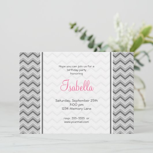 Invitation d'anniversaire Gray & Pink Chevron (Debout devant)
