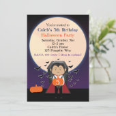 Invitation d'anniversaire Halloween de Little Drac (Debout devant)