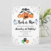 Invitation d'anniversaire Halloween Trick or Three (Debout devant)