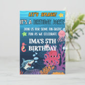 Invitation d'anniversaire mignonne de dessin animé (Debout devant)