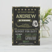 Invitation d'anniversaire militaire moderne person (Debout devant)