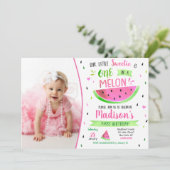 Invitation d'anniversaire One in a Melon (Debout devant)