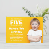 Invitation d'anniversaire personnalisée (Debout devant)