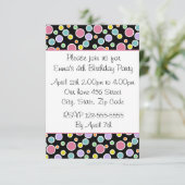 Invitation d'anniversaire personnalisée à pois col (Debout devant)