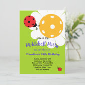 Invitation d'anniversaire Pickleball Daisy + Carte (Debout devant)