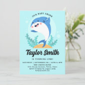 Invitation d'anniversaire pour bébé requin mignon (Debout devant)