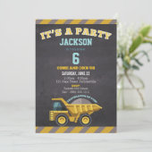 Invitation d'anniversaire pour enfants (constructi (Debout devant)